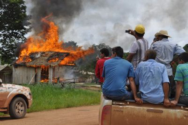 Posto de pedágio ilegal destruído ontem (27) por não-índios dentro da terra Tenharim (Foto: Raolin Magalhães)