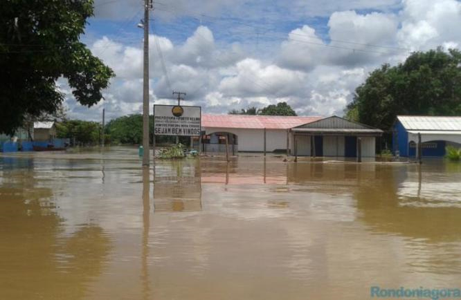 Moradores do Distrito de Nazaré foram removidos das casas (Foto: Rondôniagora)
