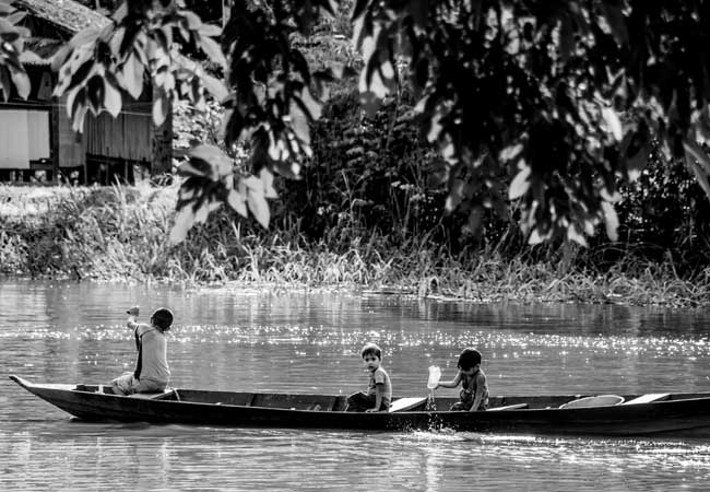 Crianças do lago do Cuniã, no Distrito de São Carlos, que será removido para outro lugar. (Foto: Marcela Bonfim/AmReal)