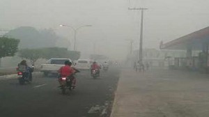 Assim como em Manajs, fumaça encobriu a cidade de Manacapuru (Foto: Zeg Deg)