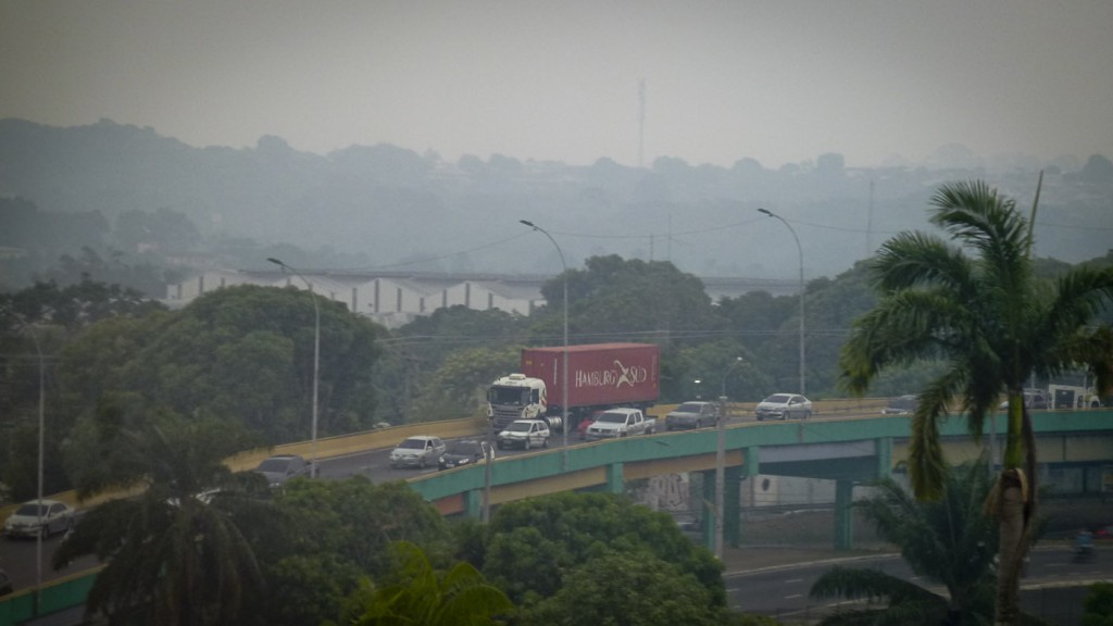 Fumaça encobre pelo 13o. dia a cidade de Manaus (Foto: Alberto César Araújo/AmReal)