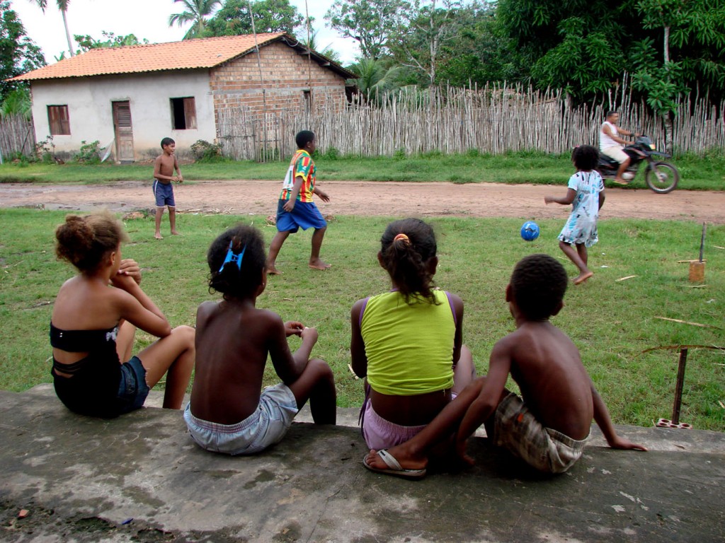 itamatatiua - criancas jogando_paulo hebmuller