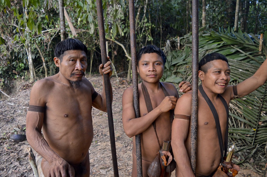 Índios Korubo fizem contato com Matis em setembro de 2015 (Foto: CGIIRC/Funai) 
