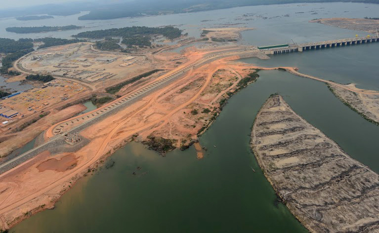 Obra de Belo Monte no rio Xingu (Foto: Regina Santos/Norte de Energia)