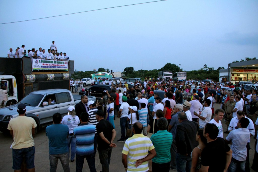 População de Humaitá, no Amazonas, em manifestação a favor da BR 319. (Foto: ALE/RO) 