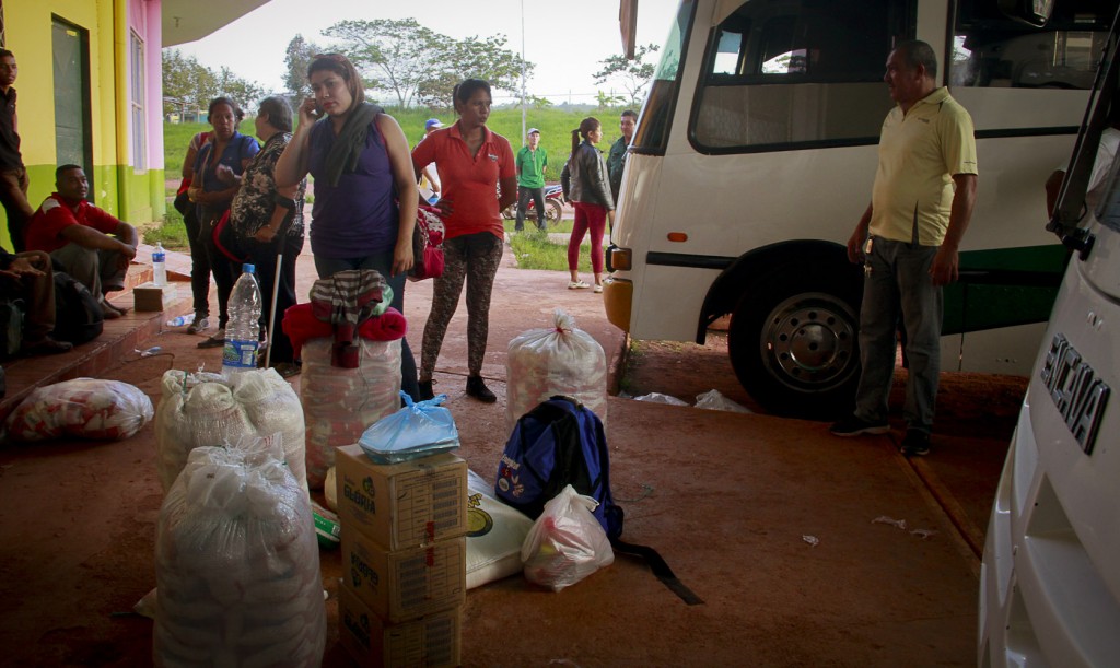 As mulheres migram para ajudar a família (Foto: Alberto César Araújo/Amazônia Real)
