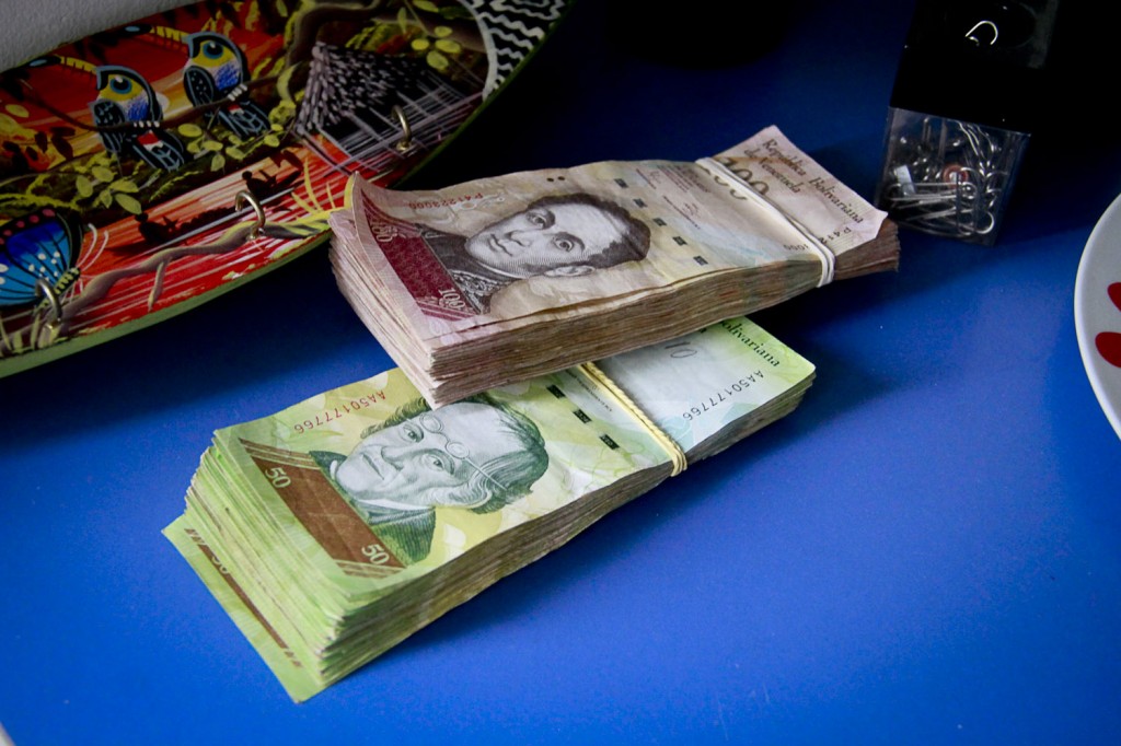 A moeda nacional, o Bolívar (Foto: Alberto César Araújo/Amazônia Real)