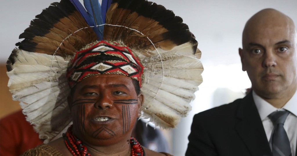 Líder Aruã Pataxó e o ministro Alexandre Moraes divergem sobre um índio na Funai (Foto: Valter Campanato/Agência Brasil)