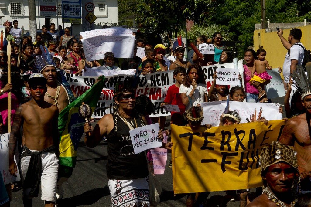 Indígenas fazem protesto em Manaus, no dia do Ocupa Funai (Foto: Alberto César Araújo/AmReal)