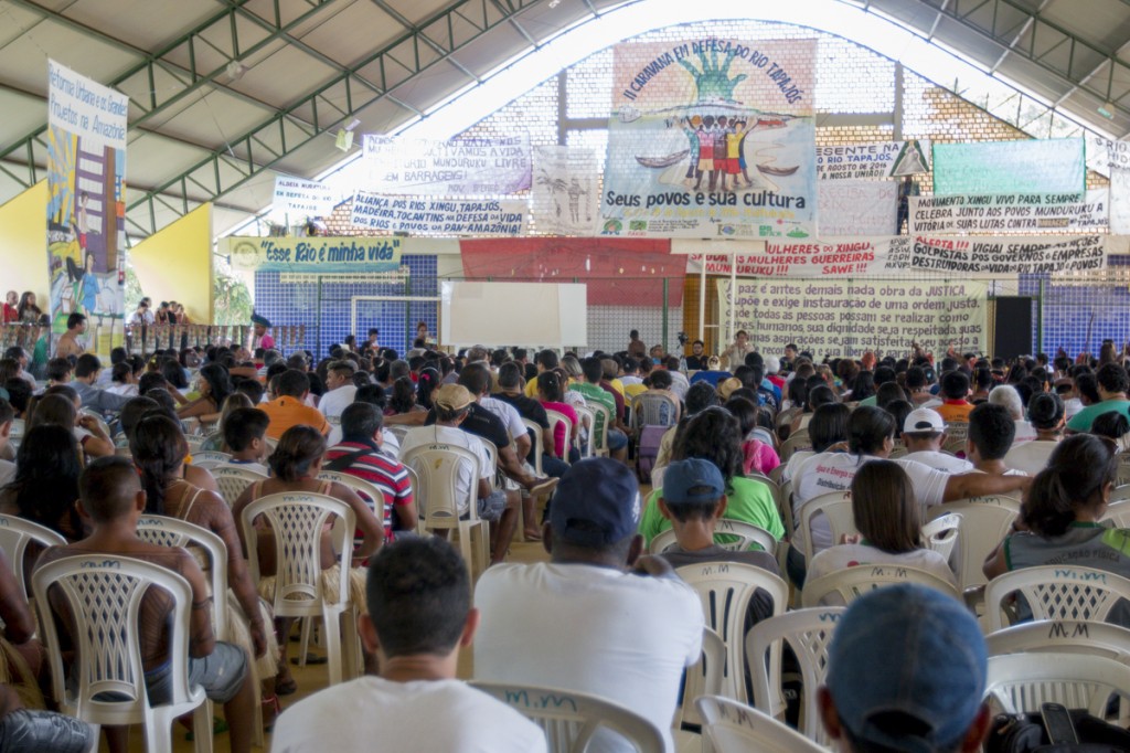 Auditório de reuniões da Caravana em Defesa do Rio Tapajós (Foto: Ana Mendes/Amazônia Real).