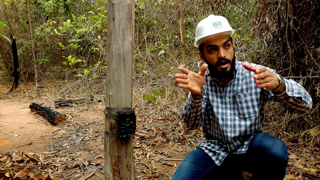Pesquisador Rogério Libério explica o monitoramento das antas (Foto: Fábio Pontes/Amazônia Real)