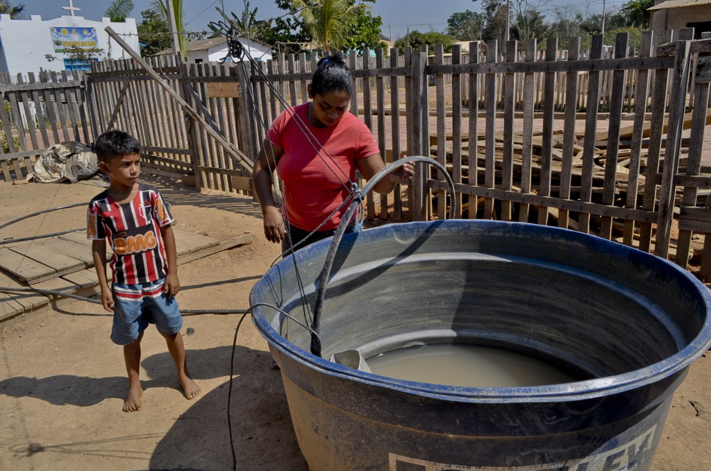 Sebastiana Rodrigues está sem água em casa (Foto: Odair Leal/Amazônia Real)