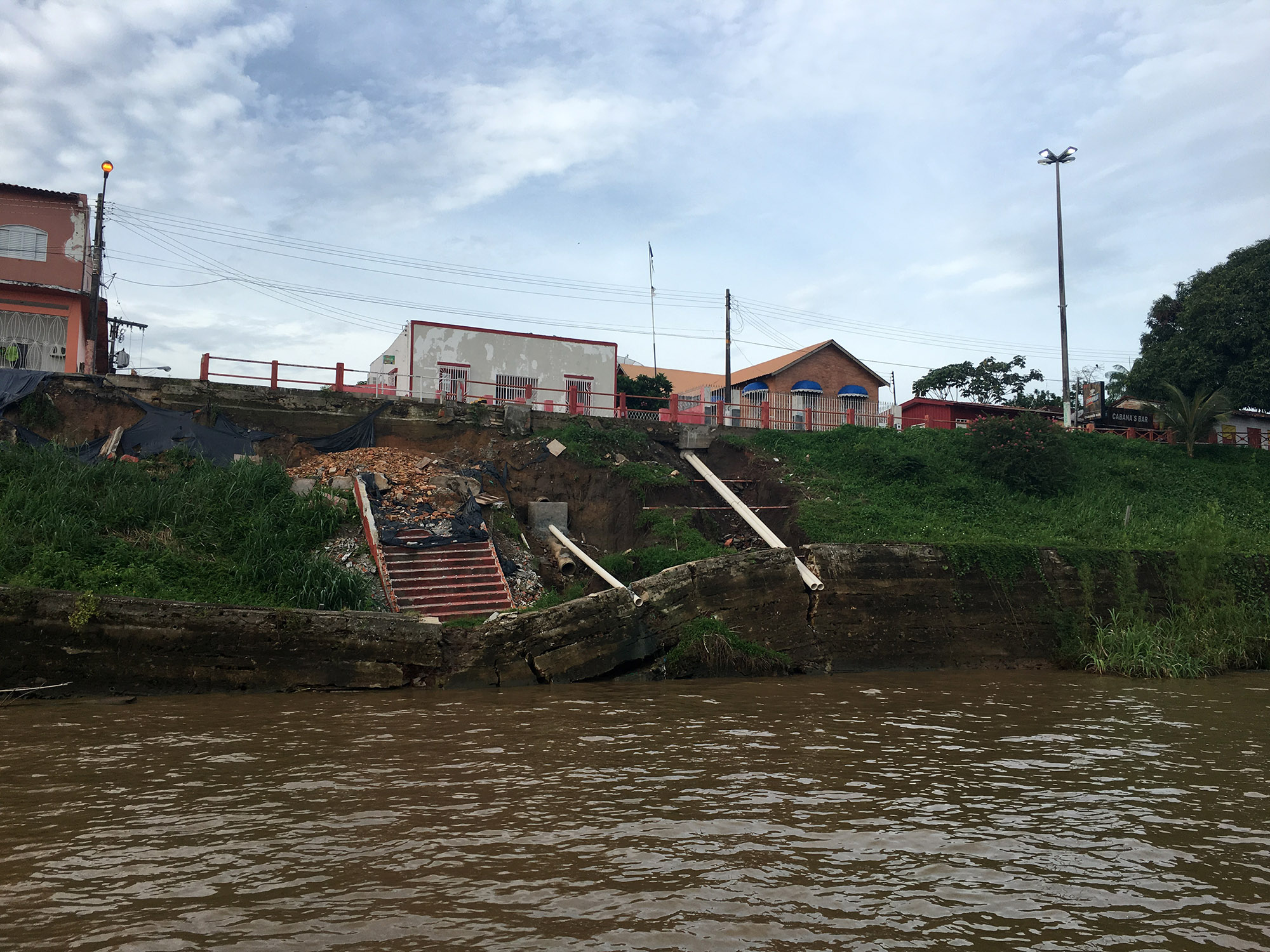 Escadaria próximo ao Cabanas afetadas pelo fenômeno Terras caídas (Foto: Marcelo Barrios)