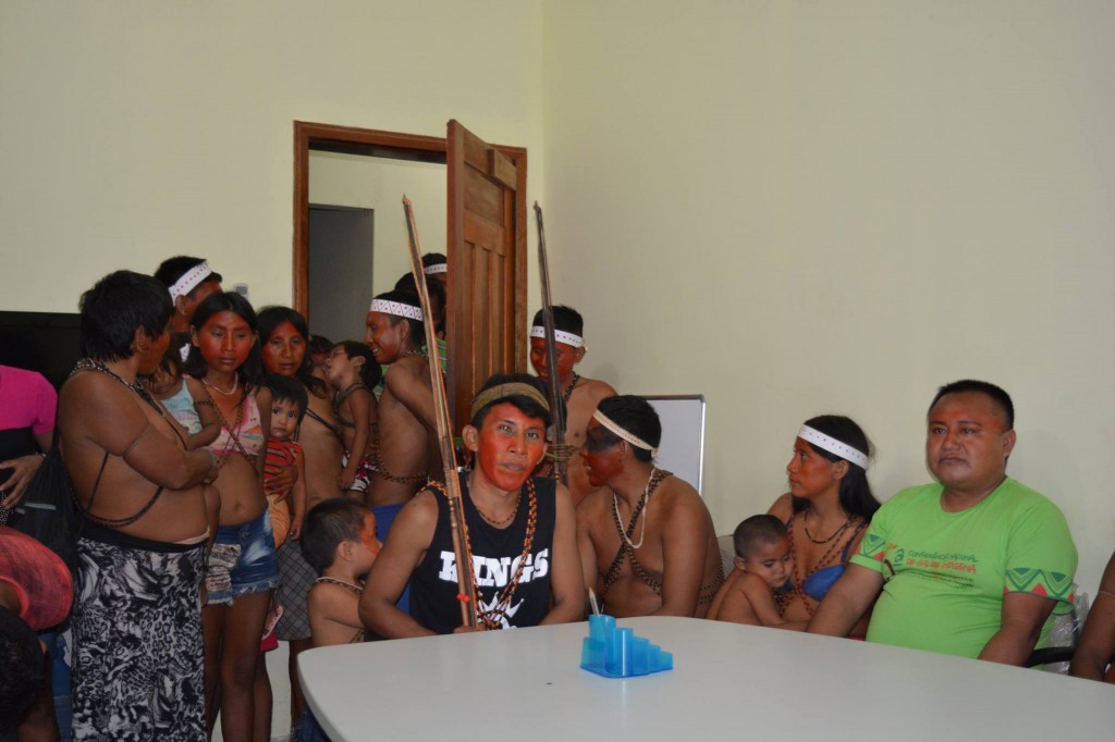 Índios ocupam sede do Dsei em Atalaia do Norte. (Foto: Shapu Matís)
