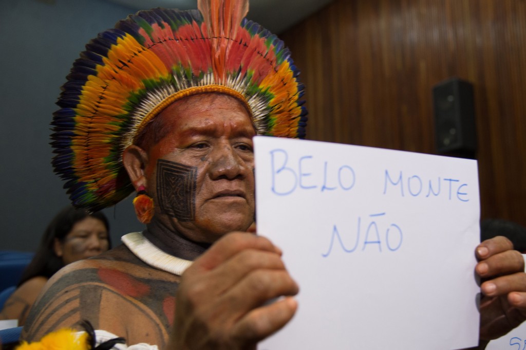 Os índios do Xingu fizeram protesto contra a construção da Usina Hidrelétrica de Belo Monte,  no Rio Xingu (Foto: Marcello Casal Jr/Agência Brasil)