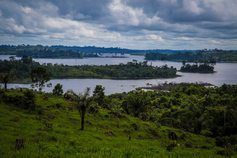 Inundação na Volta Grande do Xingu, região afetada pela obra de Belo Monte (Foto: Todd Southgate)