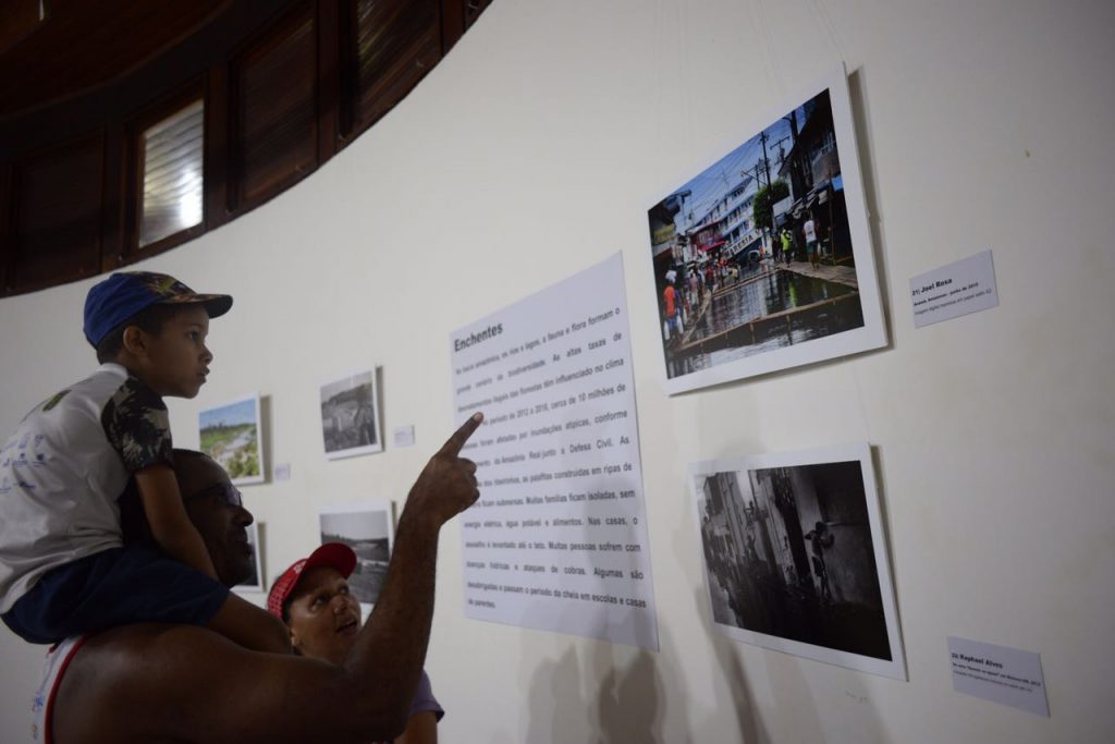 Exposição de fotografia Amazônia | Os Extremos, realizada pela Agência de Jornalismo Independente Amazônia Real, começou no domingo (9) e vai até 7 de maio no Paiol da Cultura do Bosque da Ciência do INPA, na zona sul de Manaus (Foto: Raphael Alvesl)