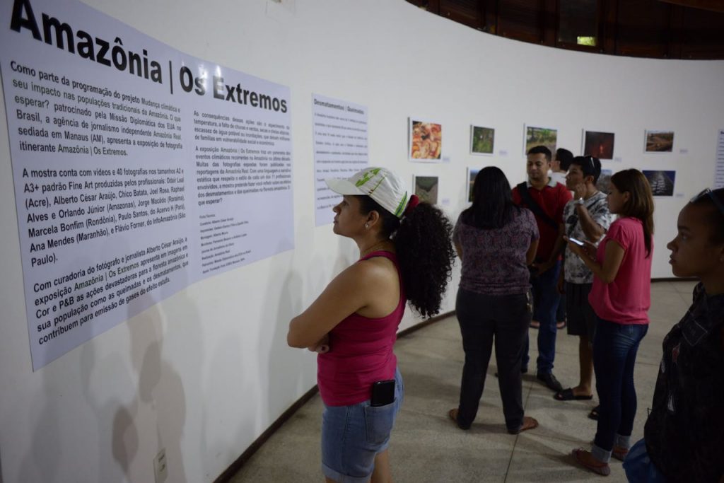 Exposição de fotografia Amazônia | Os Extremos, realizada pela Agência de Jornalismo Independente Amazônia Real, começou no domingo (9) e vai até 7 de maio no Paiol da Cultura do Bosque da Ciência do INPA, na zona sul de Manaus (Foto: Raphael Alvesl)