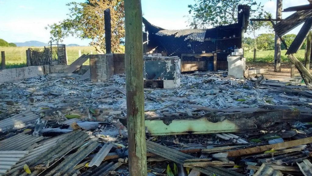 Benfeitorias da fazenda Santa Lúcia destruída por incêndio (Foto: Polícia Civil do Pará)