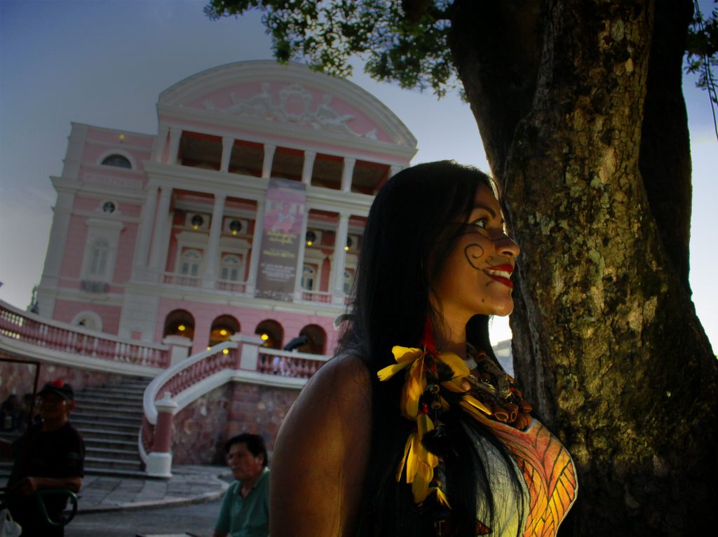 A cantora Djuena Tikuna lançou campanha de financiamento coletivo pela internet para produzir um show no Teatro Amazonas. (Foto Alberto César Araújo/Amazônia Real)