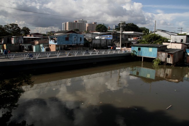Enchente do rio Negro tem influência das águas do Madeira