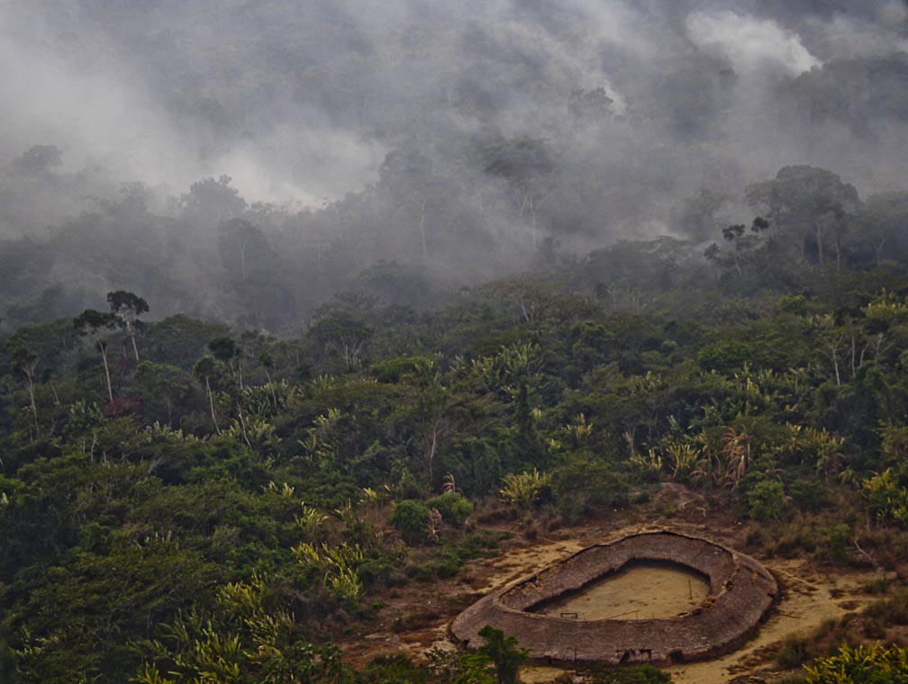 El Niño Godzilla: Fogo invade terras indígenas em Roraima