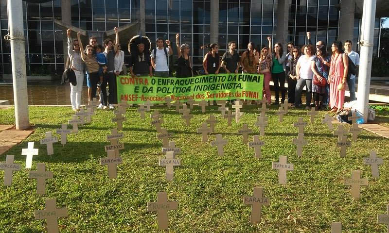 Os servidores da Funai em protesto em Brasília (Foto: Ansef)