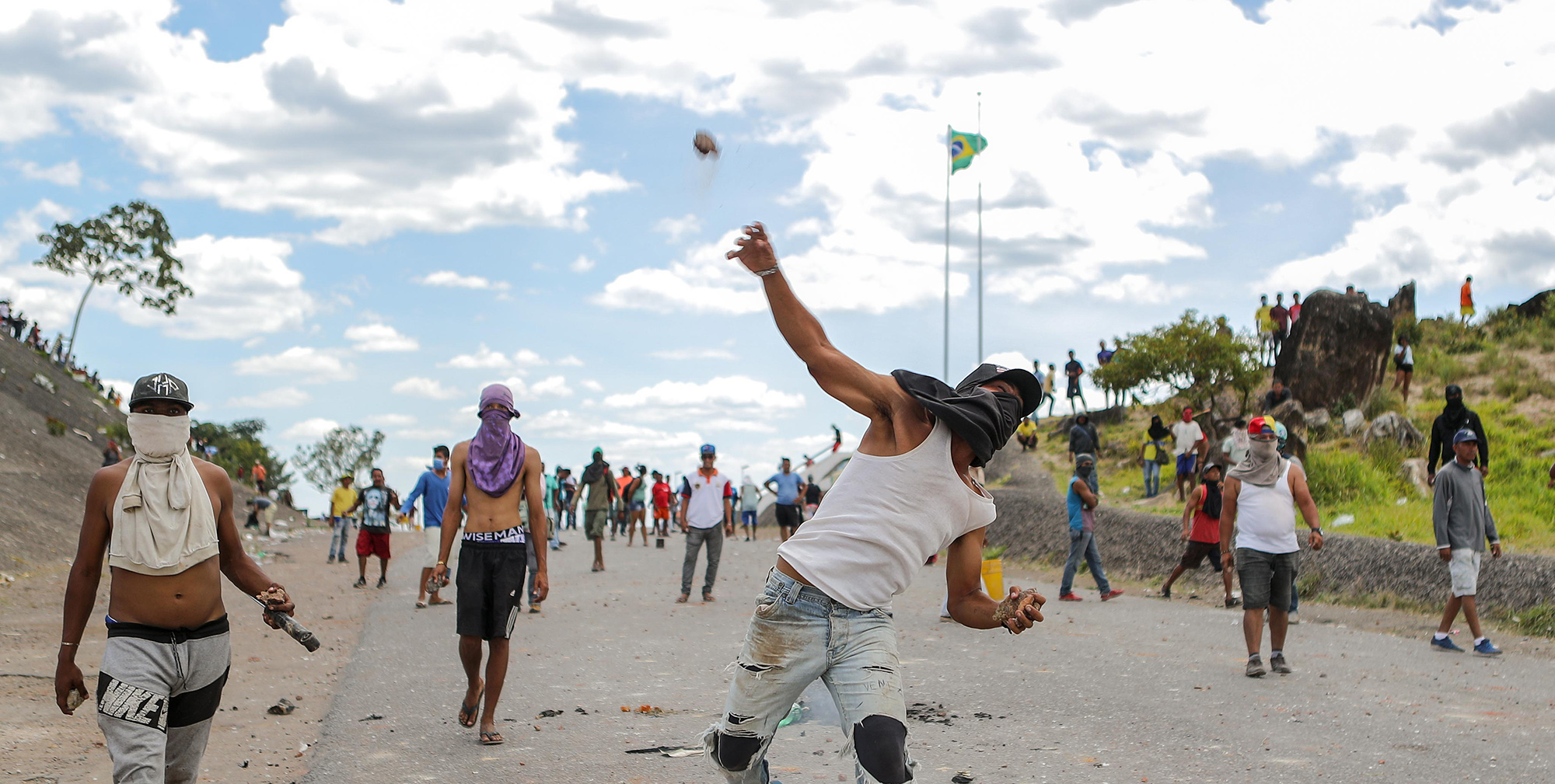 Exército da Venezuela entra em confronto com manifestantes na