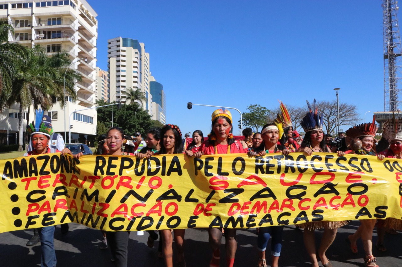 Atos pró-Bolsonaro impõem clima de medo à Marcha das Mulheres Indígenas em Brasília
