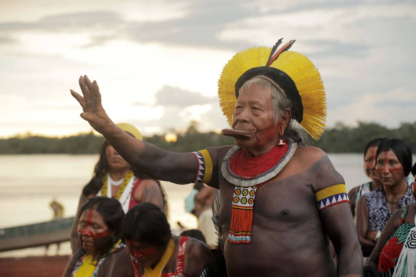 Raoni e 45 povos indígenas lançam manifesto pela vida