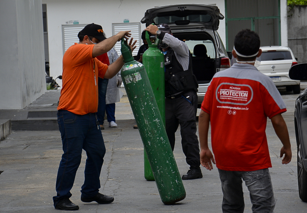 Polícia Civil de Manaus acabou de apreender um caminhão cheio de cilindros  de oxigênio - Perfil News