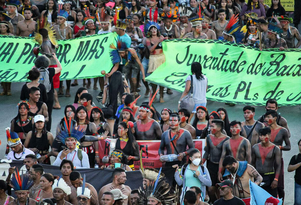 Marcha Demarcação Já, a primeira do ATL22 foi até o Congresso Nacional (Foto: Ƙaiti Topramre/@kaititopramrefoto/Cobertura Colaborativa Apib)
