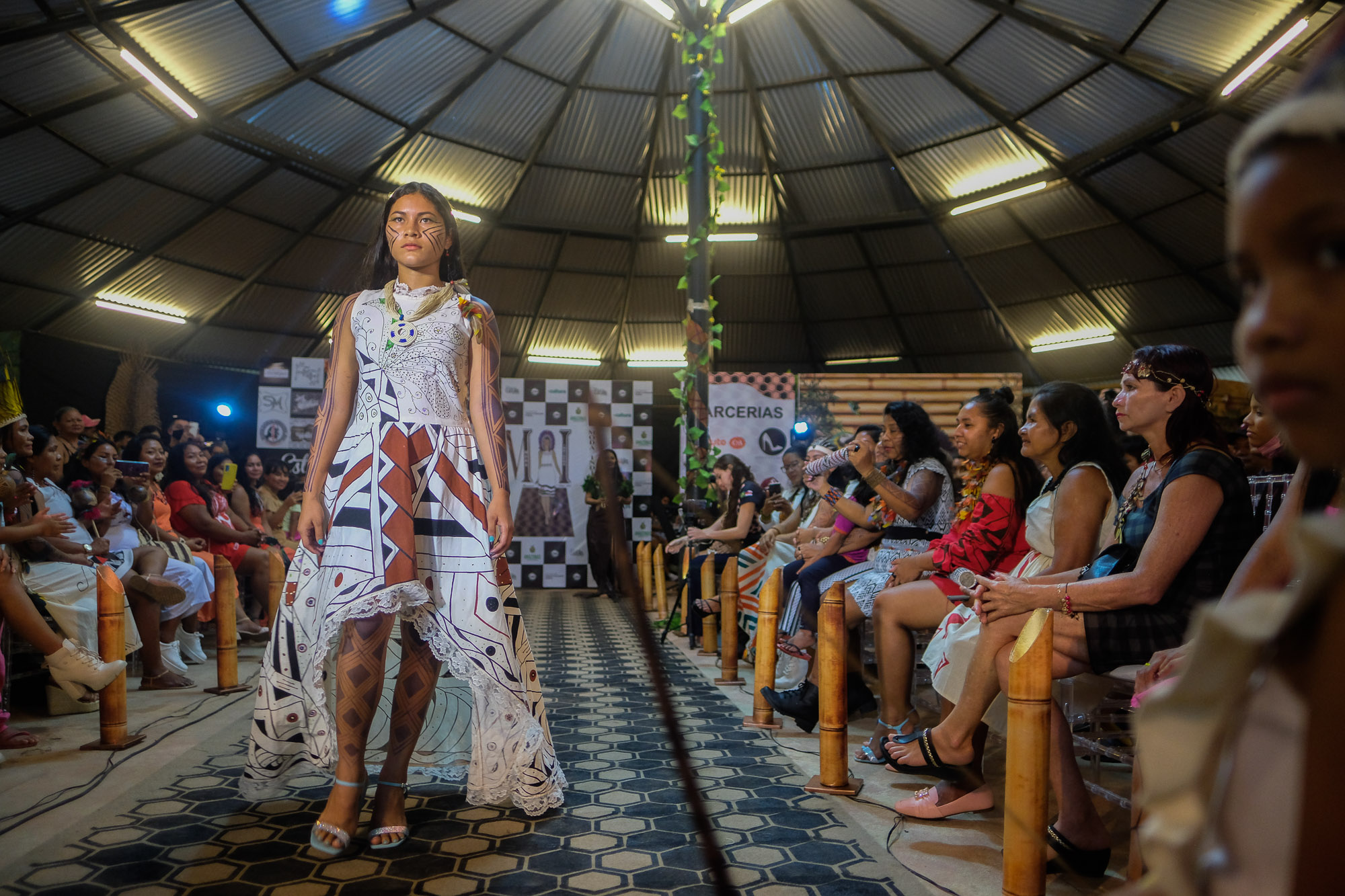 Parque das Tribos celebra a moda intercultural de mulheres indígenas