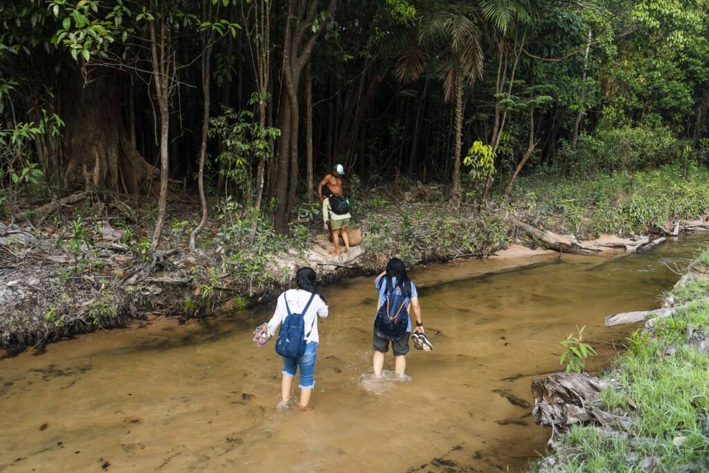 Nas Ondas da Amazônia: A Primeira Mulher Navegadora Fluvial do