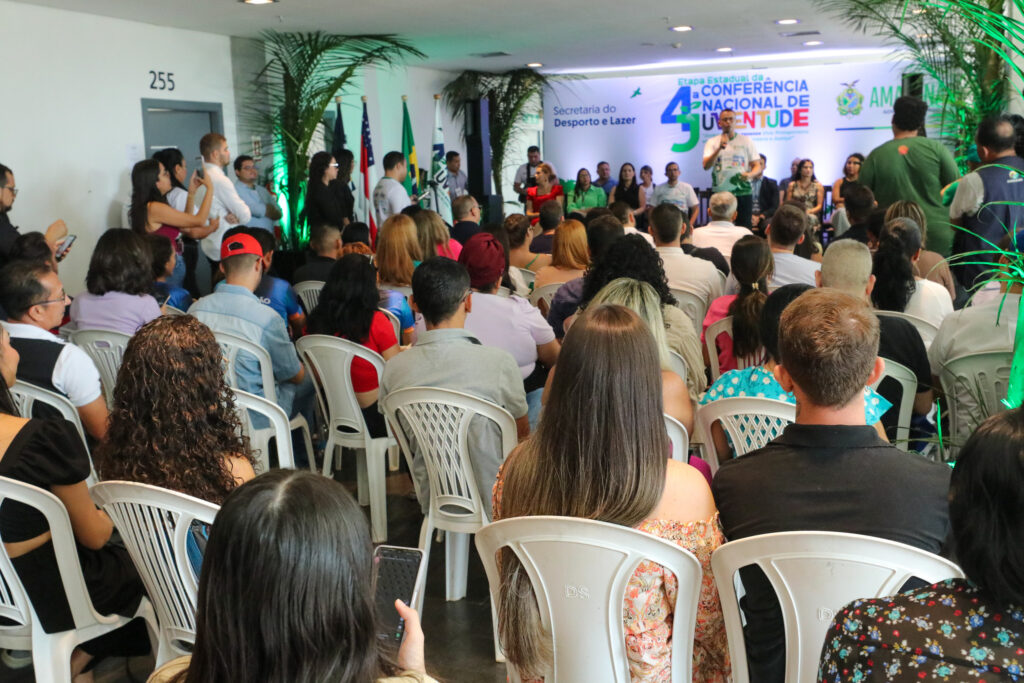 Jovens indígenas sofrem racismo institucional em conferência em Manaus 