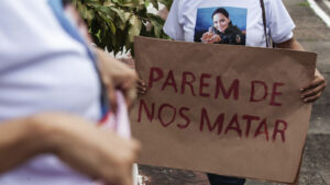 Caso Deusiane, amigos e familiares pedem justiça por Deusiane Pinheiro em frente ao Fórum Ministro Henoch Reis, em Manaus (Foto: Raphael Alves/TJAM)