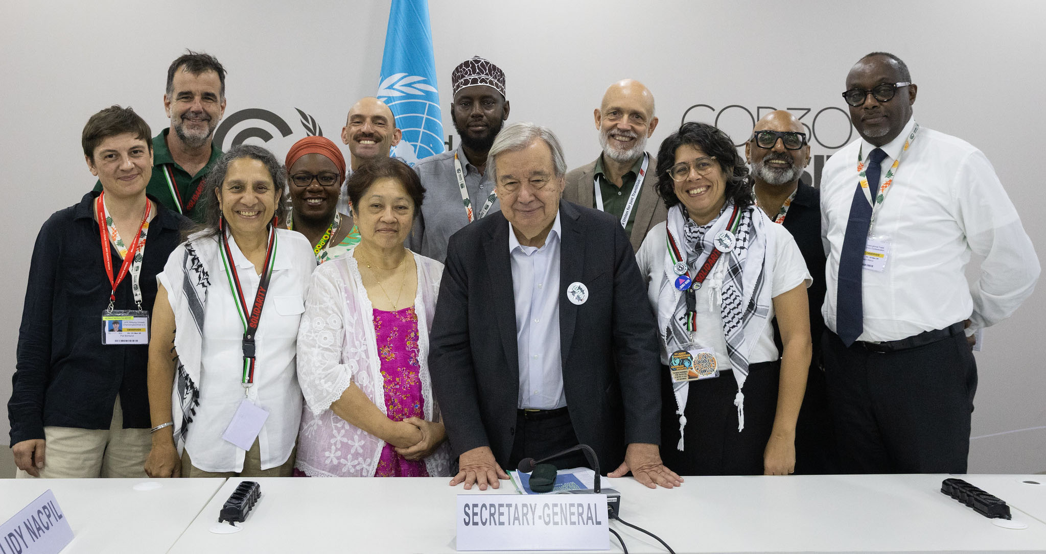 O secretário-geral da ONU, António Guterres, reúne-se com observadores representantes de organizações da sociedade civil (Foto: © Kiara Worth/ UNFCCC).