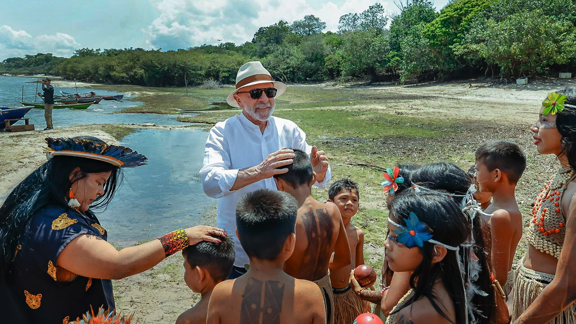 O presidente Lula durante visita à aldeia Vista Alegre do Capixauã na Reserva Extrativista Tapajós-Arapiuns (Foto: Ricardo Stuckert / PR).