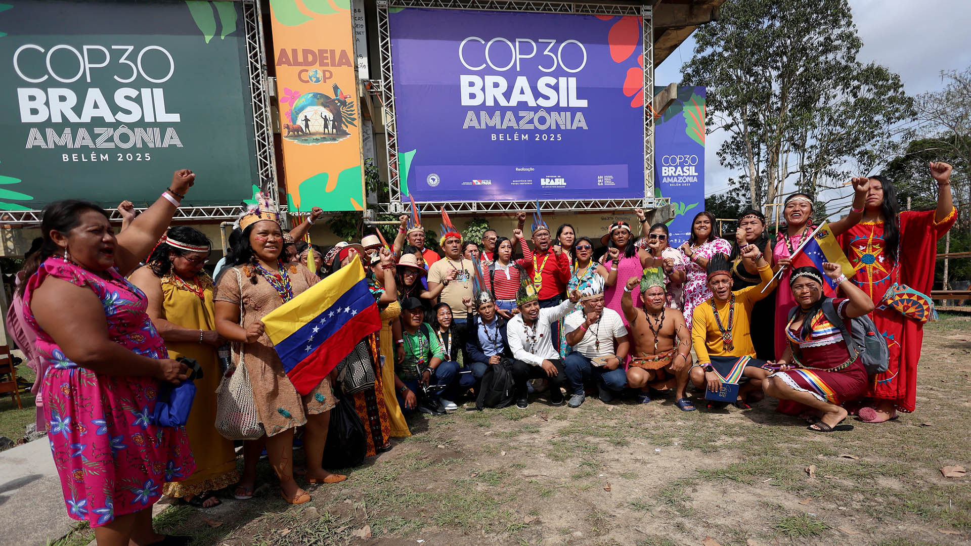 Indígenas Venezuelanos participam de encontro na Aldeia COP durante a 30ª Conferência das Partes (COP30) (Foto de Aline Massuca/COP30).