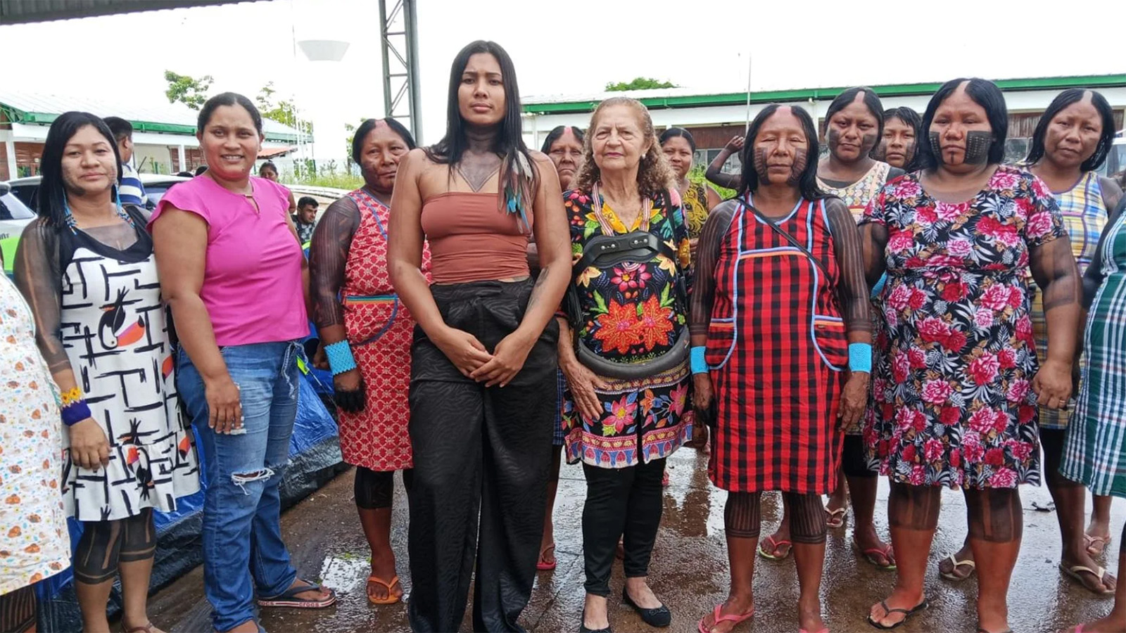 Movimento de Mulheres Indígenas do Médio Xingu durante a ocupação da Funai, em Altamira (Foto: Xingu Vivo para Sempre.)