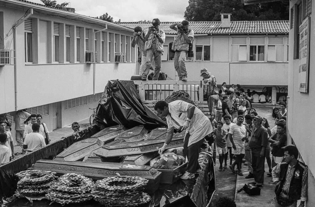 Estas fotografias fazem parte do Acervo João Roberto Ripper, um projeto associado ao ICICT/Fiocruz. Termos de uso das fotografias: Essa fotografia só poderá ser usada para fins jornalísticos, informativos, educativos, artísticos e em campanhas humanitárias. Essa imagem está resguardada por direitos autorais e jamais poderá ser usada para finalidades que atentem contra a honra, a dignidade ou de qualquer forma de ofensa à imagem do fotografado e de sua comunidade.