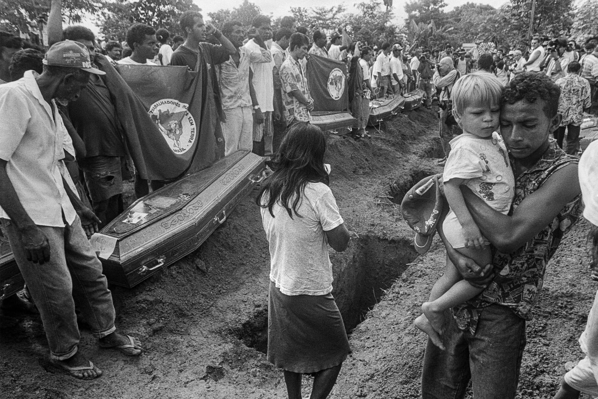 Enterro das vitimas do massacre do Eldorado dos Carajás, ocorrido em 1998