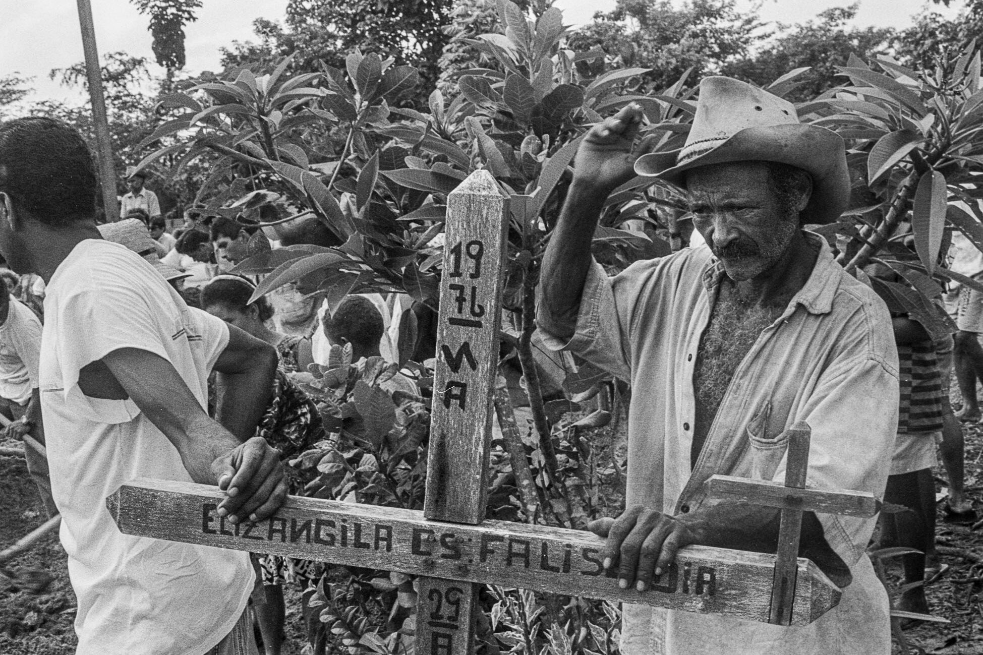 Enterro das vitimas do massacre do Eldorado dos Carajás, ocorrido em 1998