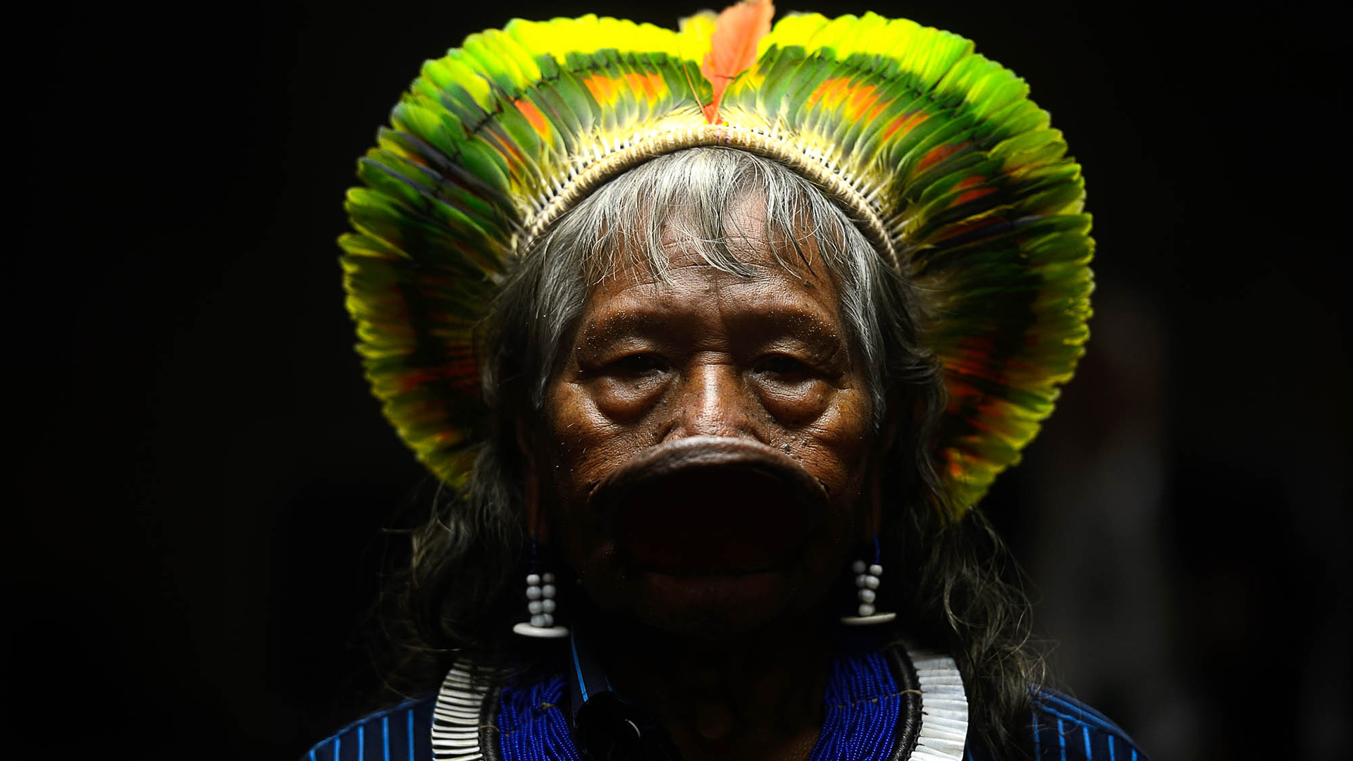 O cacique Raoni Metuktire, líder indígena brasileiro do povo Kayapó, durante o 1º Congresso Mundial de Direito Ambiental, no Tribunal de Justiça do Estado do Rio de Janeiro (TJRJ) (Fernando Frazão/Agência Brasil).