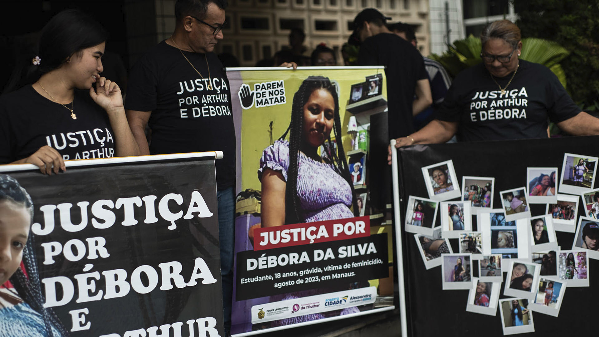 Familiares de Débora da Silva Alves, vítima de feminicídio, pedem a condenação dos acusados (Foto: Raphael Alves/TJAM/2026).