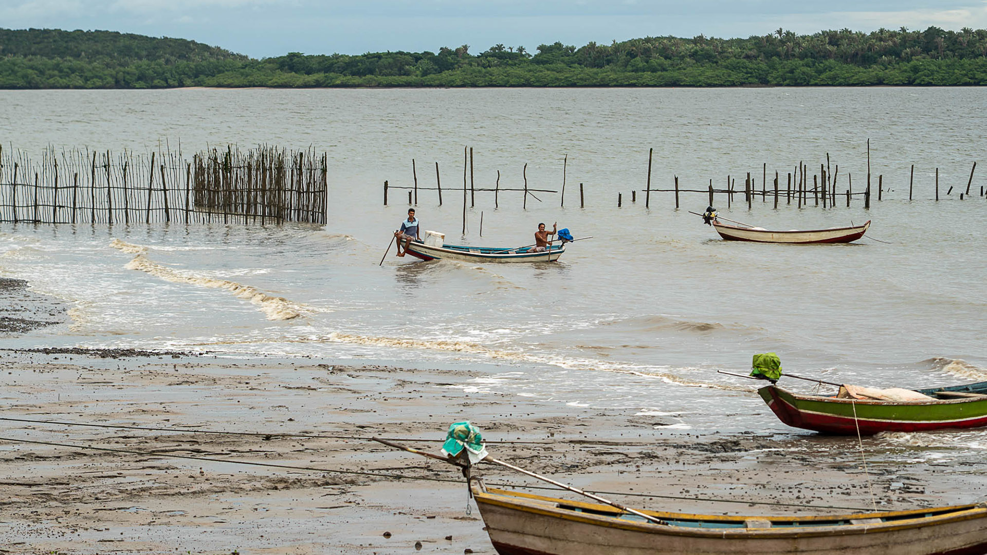 pescadores na Comunidade da Prainha, em Alcântara, MA (Foto: Thália Silva/Amazônia Real).