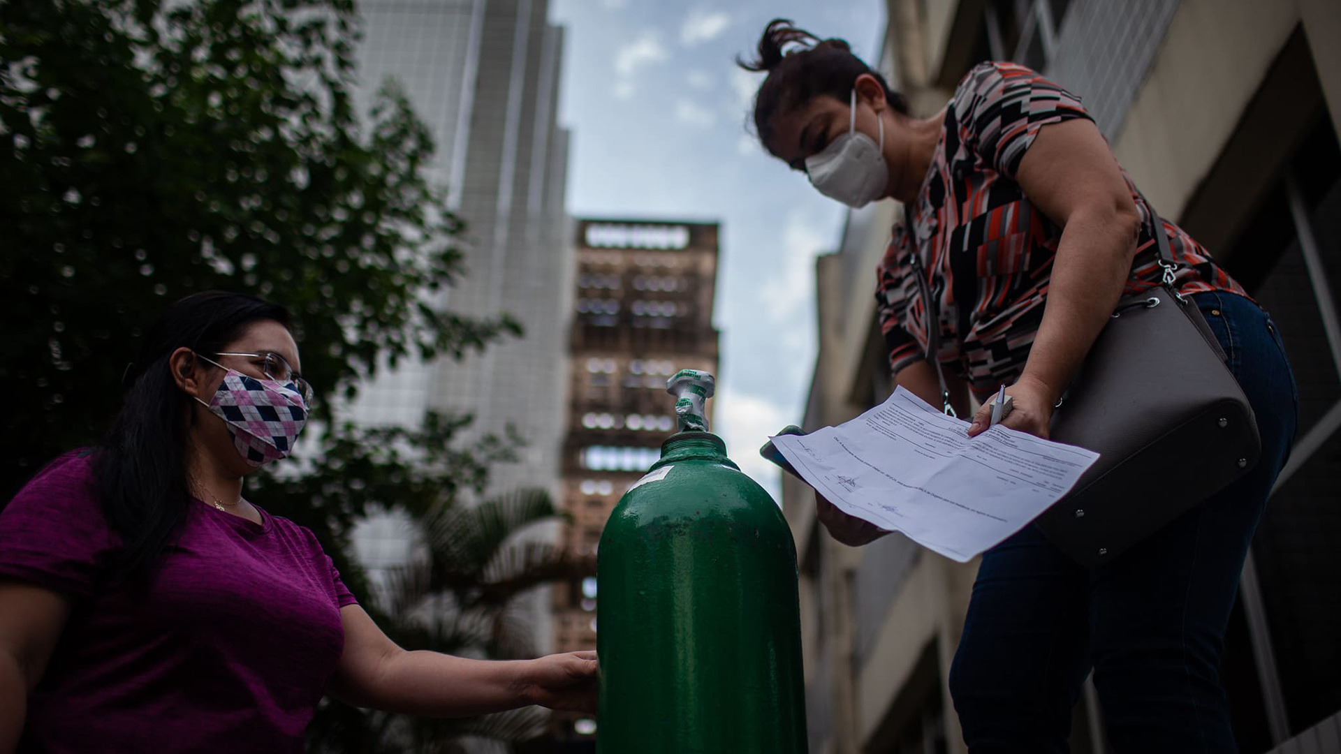Distribuição de cilindros de oxigênio aos hospitais de Manaus, durante a pandemia, em 2021 (Foto: Raphael Alves/TJAM).