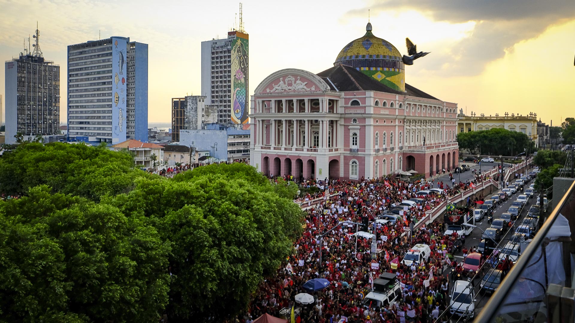 Milhares de pessoas foram às ruas no Ato 